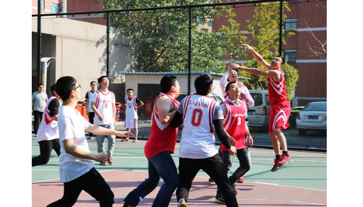 “美仪杯”秋季篮球赛成功举办